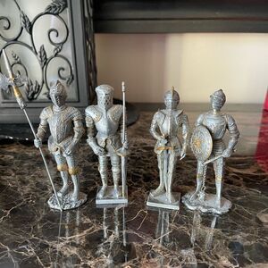 Set of 4 Knights !